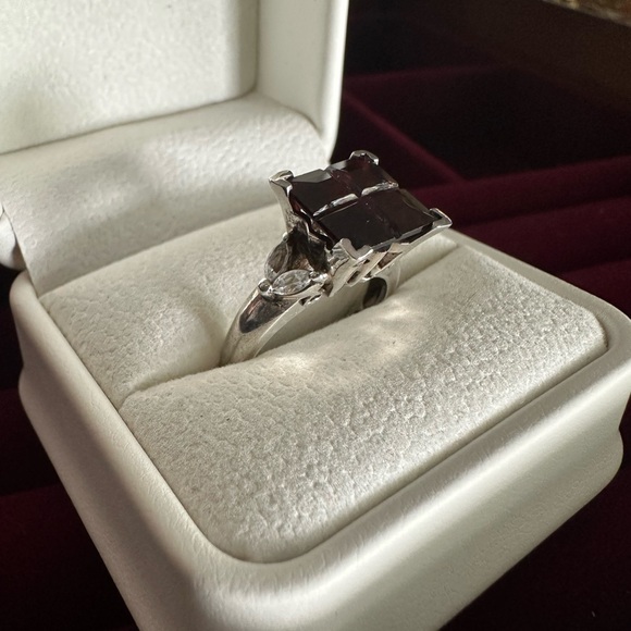 Vintage Garnet Statement Ring Size 8 - Picture 4 of 11